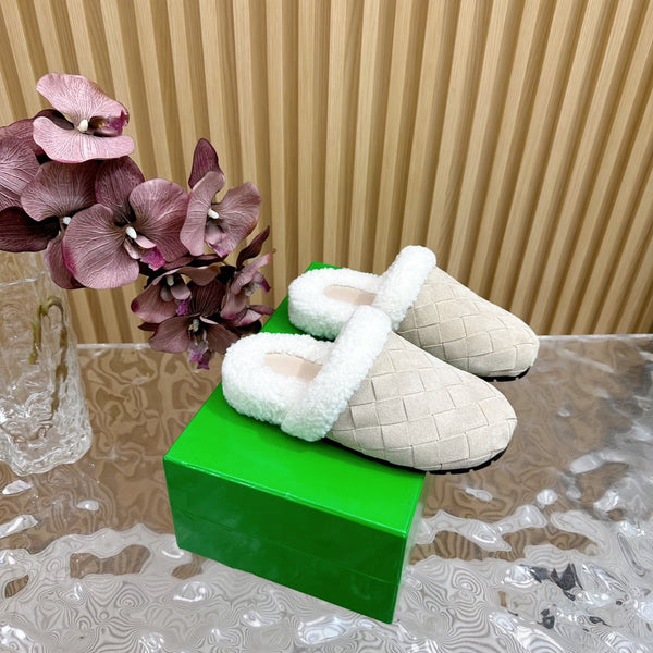 BV Mule Cream Suede White Shearling 957412