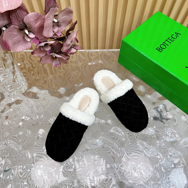 BV Mule Black Suede White Shearling 957414