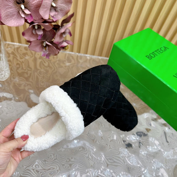 BV Mule Black Suede White Shearling 957414