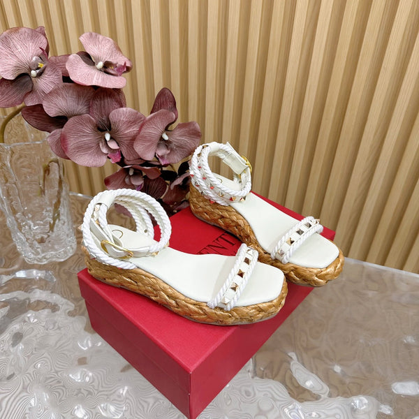 Rockstud Flatform Sandal 45mm In White Calfskin And Raffia 102844