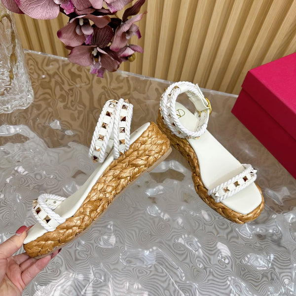 Rockstud Flatform Sandal 45mm In White Calfskin And Raffia 102844