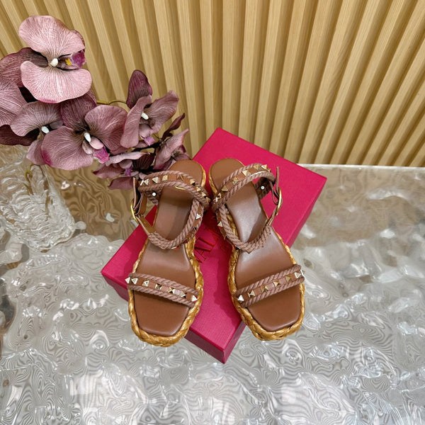 Rockstud Flatform Sandal 75mm In Brown Mix Brownish Pink Calfskin And Raffia 102856