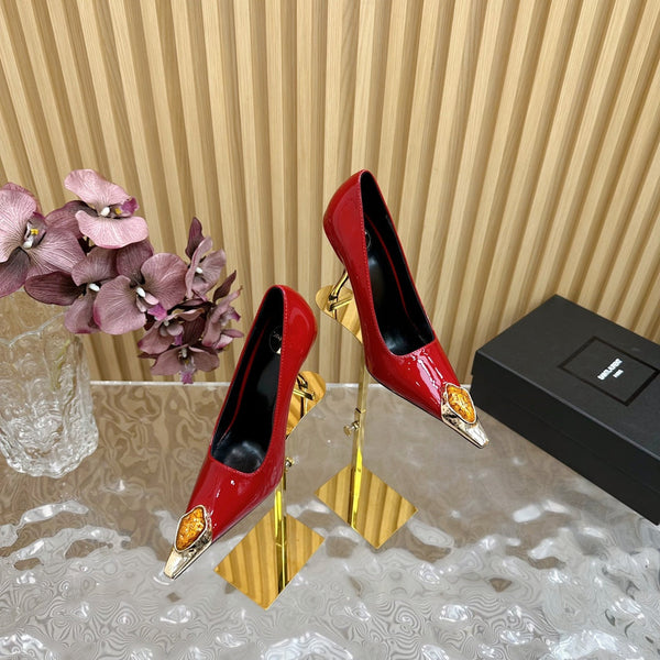 DÉCOLLETÉ ALTE IN PELLE DI VITELLO VERNICIATA ROSSA CON BORCHIE DI GEMME ARANCIONI