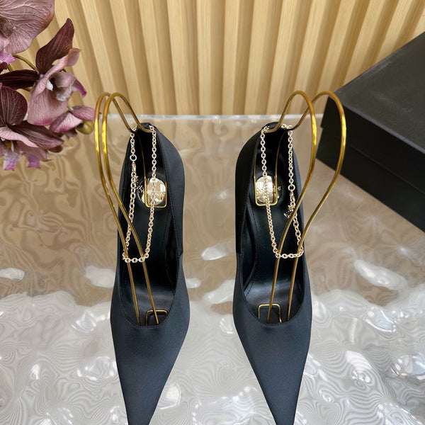 RÉGINE PUMPS IN BLACK SATIN GOLD CHAIN