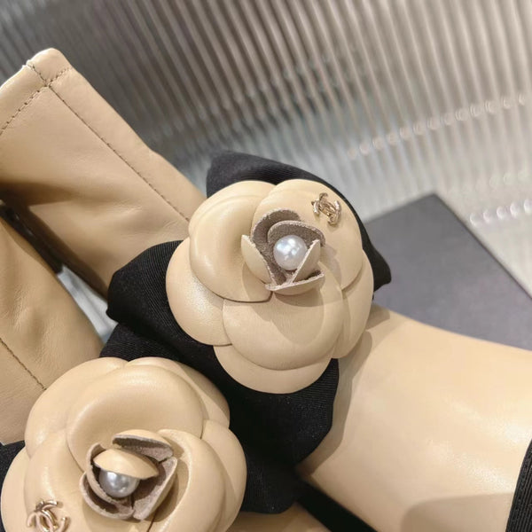 CC Short Boots 60mm Beige Camellia Cowhide