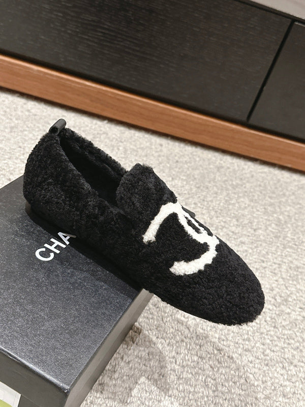 CC LOAFERS IN BLACK FLEECE WITH WHITE LOGO