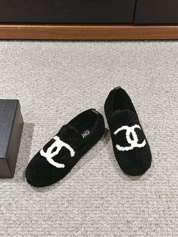 CC LOAFERS IN BLACK FLEECE WITH WHITE LOGO