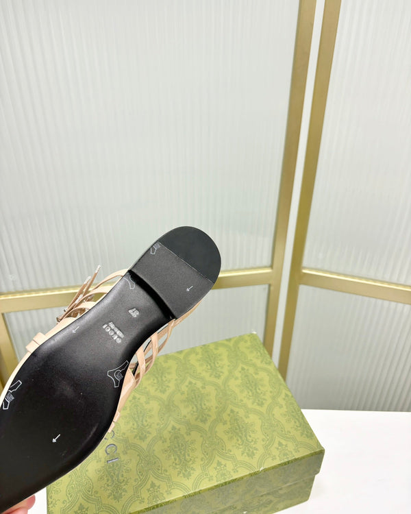 DÉCOLLETÉ PIATTE CON CINTURINI IN PELLE DI VITELLO LUCIDA BEIGE CREMA