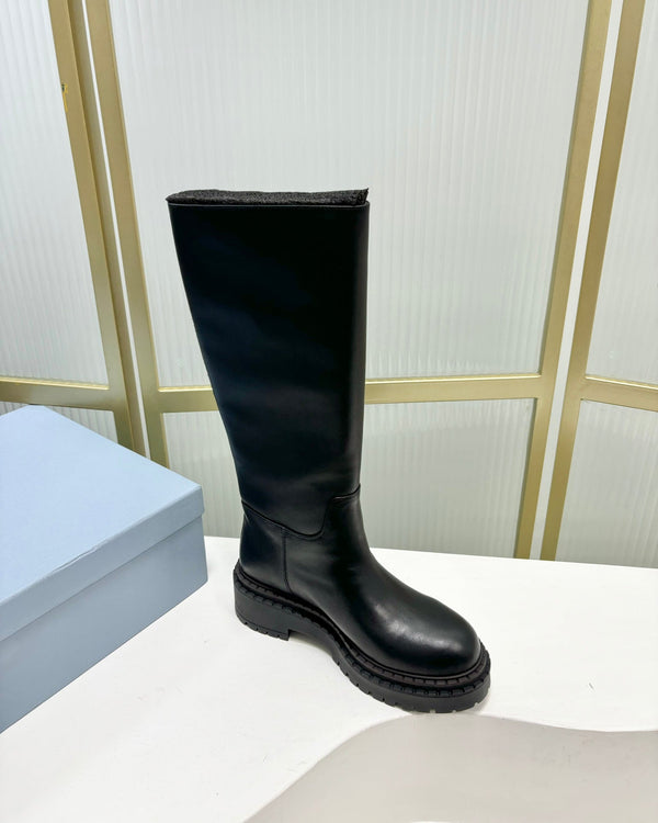 KNEE BOOTS WITH TRIANGLE LOGO IN BLACK CALFSKIN
