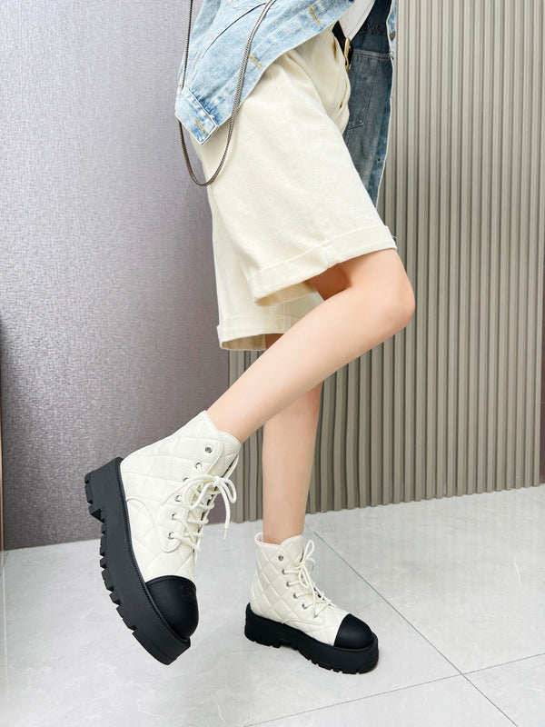 CC Combat Boots In White Mix Black Quilted Lambskin 944577