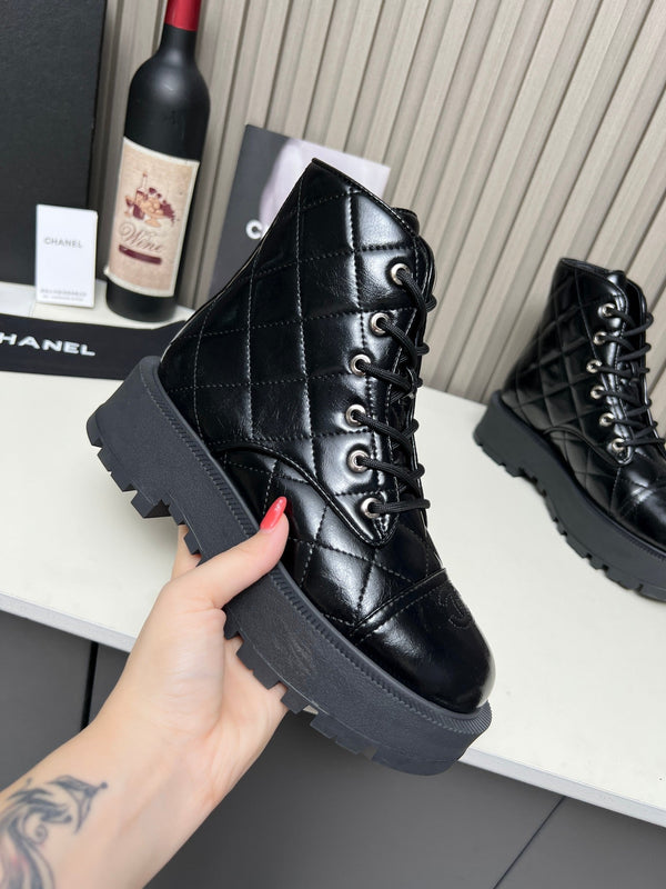 CC Combat Boots In Glossy Black Quilted Lambskin 944580