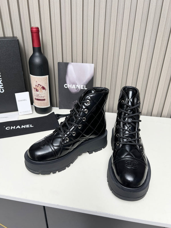 CC Combat Boots In Glossy Black Quilted Lambskin 944580