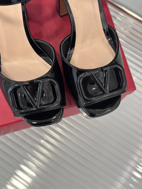 Sandal With Vlogo Signature Platform In Black Glossy Calfskin 110mm 989460