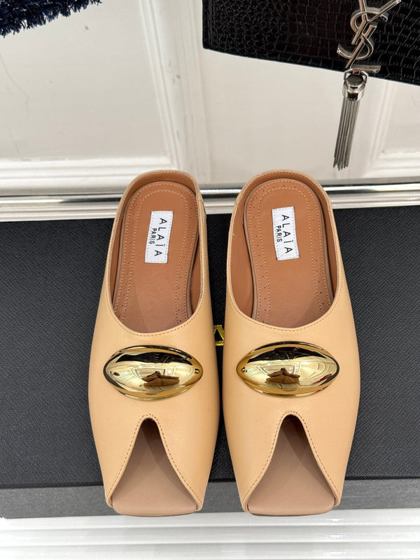 Alaia Slipper With Gold Hardware Light Apricot Calfskin 293198