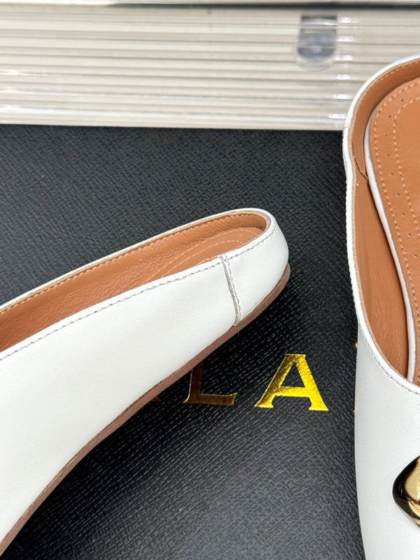 Alaia Slipper With Gold Hardware White Calfskin 293200