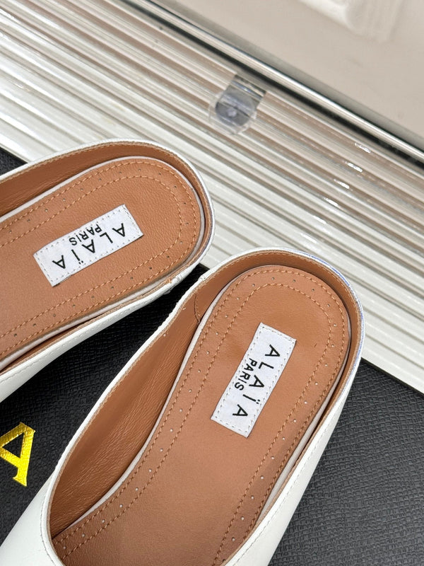 Alaia Slipper With Gold Hardware White Calfskin 293200