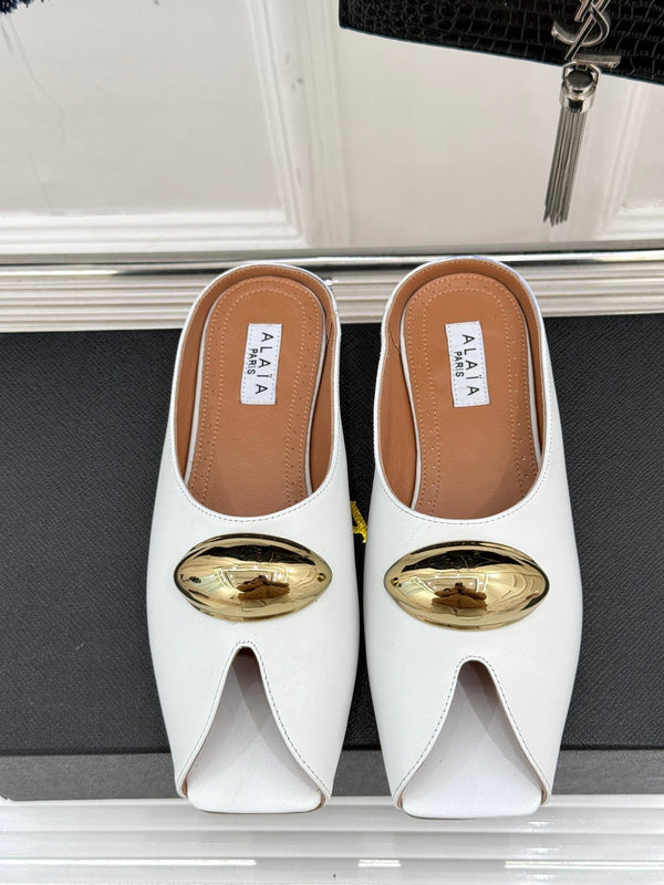 Alaia Slipper With Gold Hardware White Calfskin 293200