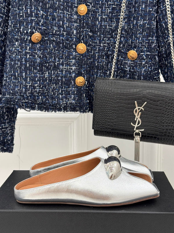 Pantofola Alaia con hardware dorato in pelle di vitello argentata 293204