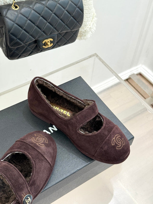 CC 25A Mary Janes Chocolate Suede And Lambswool 404665