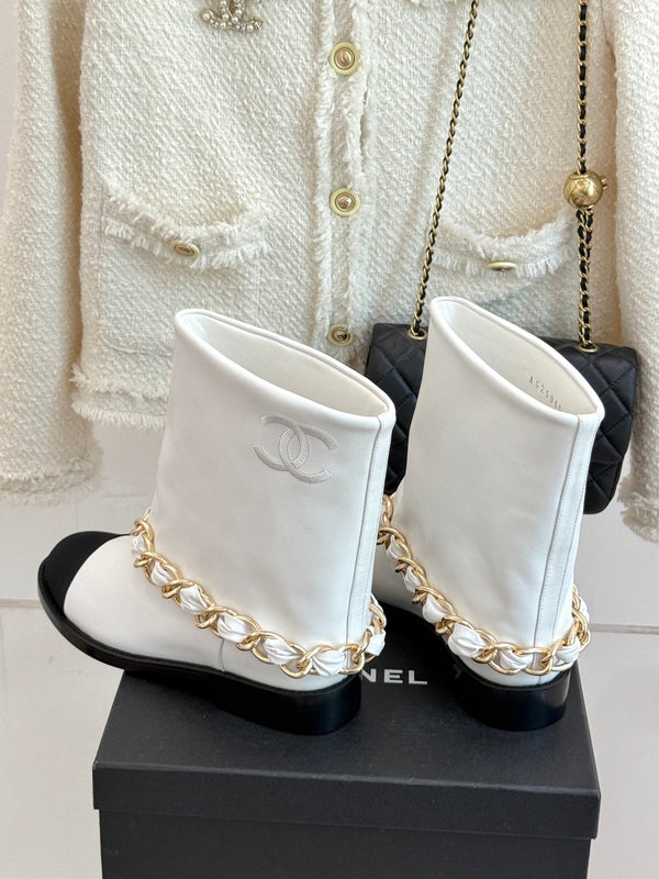 Chanel 25 Large Chain Flat-solved Boot White Lambskin 465420