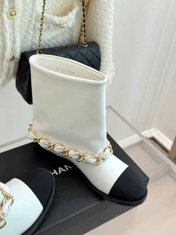 Chanel 25 Large Chain Flat-solved Boot White Lambskin 465420