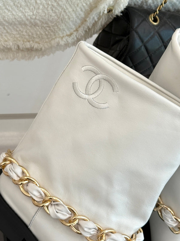 Chanel 25 Large Chain Flat-solved Boot White Lambskin 465420