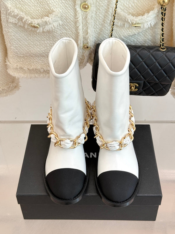 Chanel 25 Large Chain Flat-solved Boot White Lambskin 465420