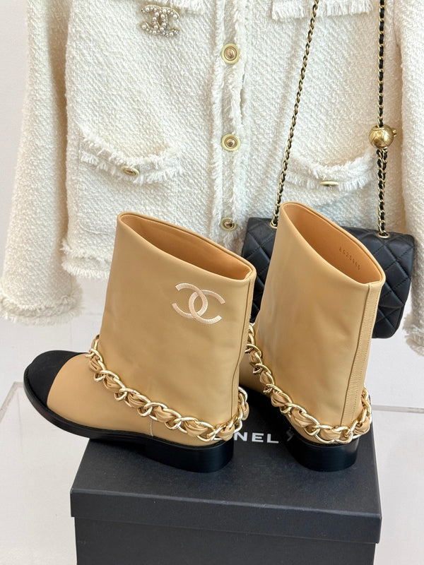 Chanel 25 Large Chain Flat-solved Boot Beige Black Lambskin 465421
