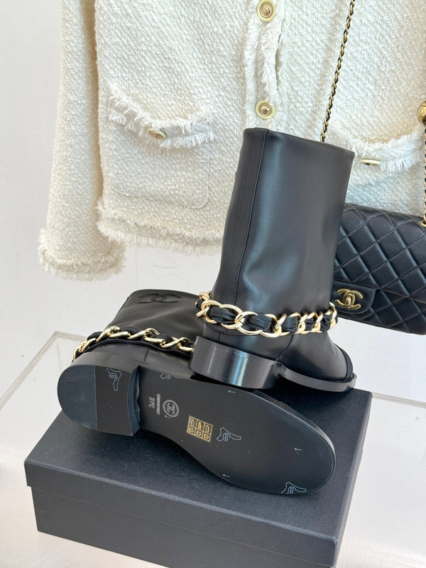 Chanel 25 Large Chain Flat-solved Boot Black Lambskin 465422