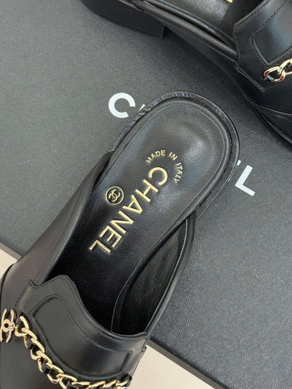 CC 25s Double C Buckle Half-Length Slippers Black Calfskin 557701
