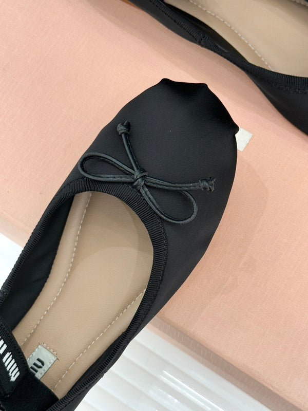 Miu Classic Bow Letter Ballet Satin Noir