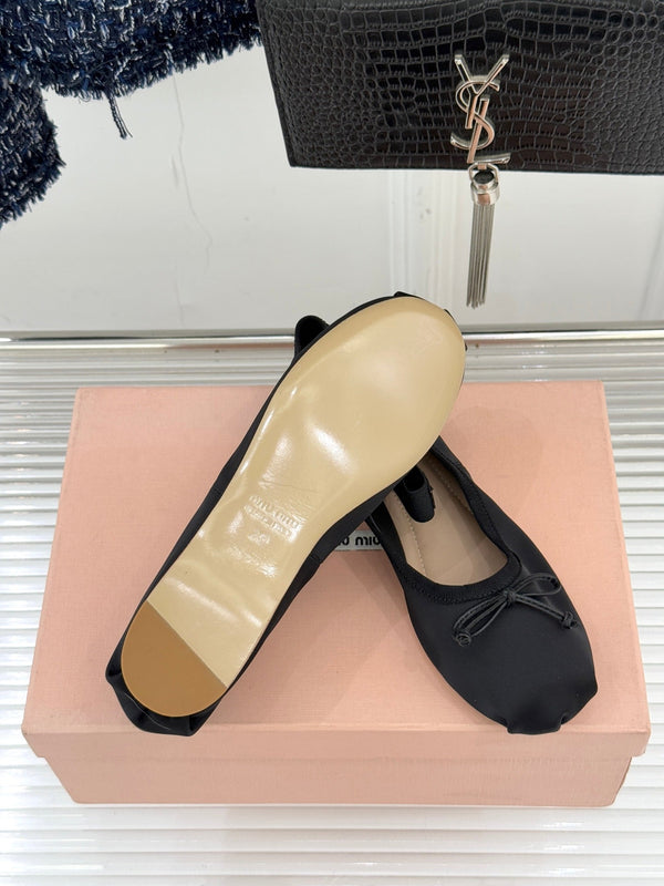 Miu Classic Bow Letter Ballet Satin Noir