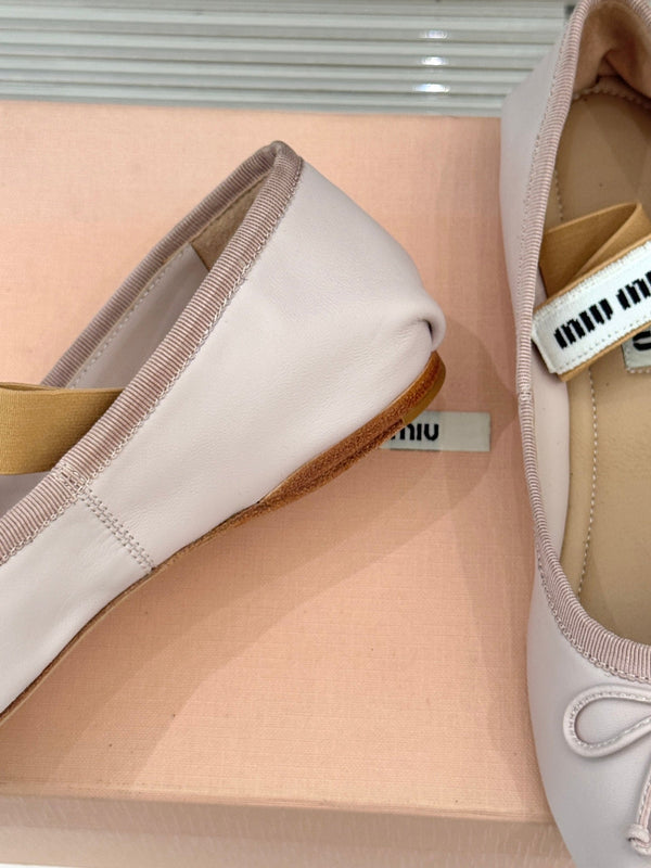 Miu Ballerines Classiques Nœud Lettre Argent Rose Peau de Mouton 570998