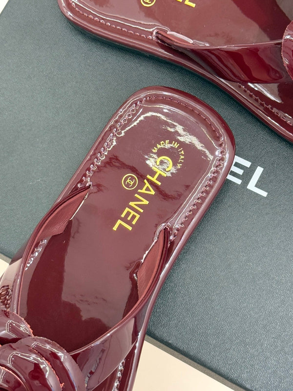 CC 26C Camélia Printemps précoce Cuir verni bordeaux à glissière