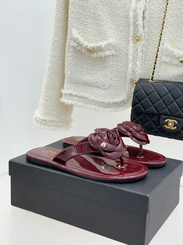 CC 26C Camélia Printemps précoce Cuir verni bordeaux à glissière