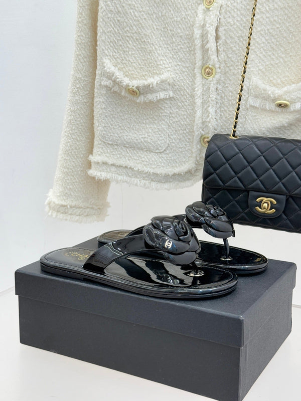 CC 26C Camélia Printemps Précoce Cuir Verni Noir