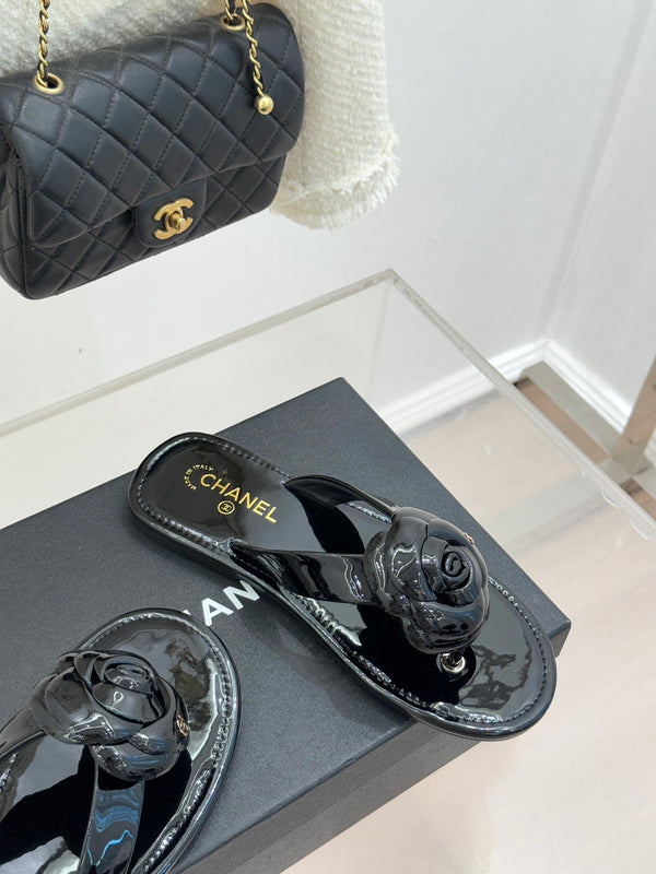 CC 26C Camélia Printemps Précoce Cuir Verni Noir
