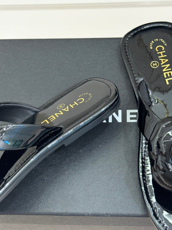 CC 26C Camélia Printemps Précoce Cuir Verni Noir
