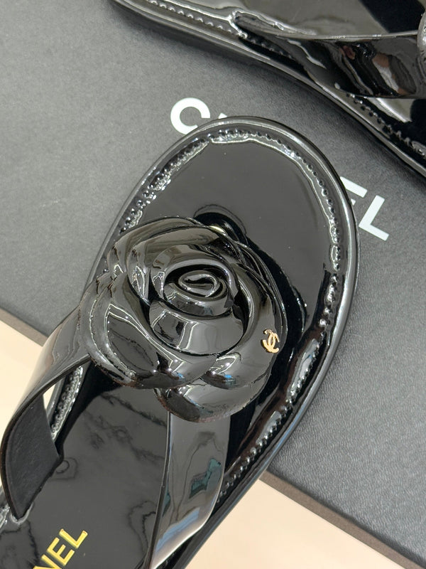 CC 26C Camélia Printemps Précoce Cuir Verni Noir