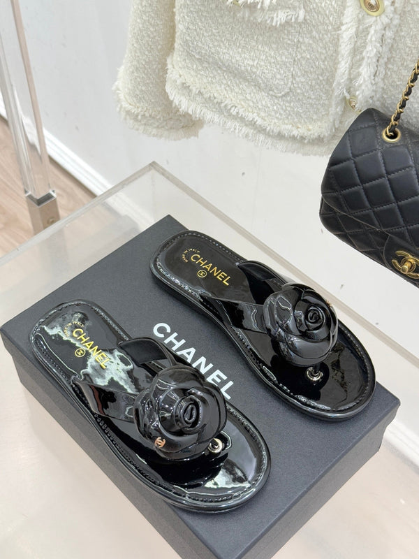 CC 26C Camélia Printemps Précoce Cuir Verni Noir