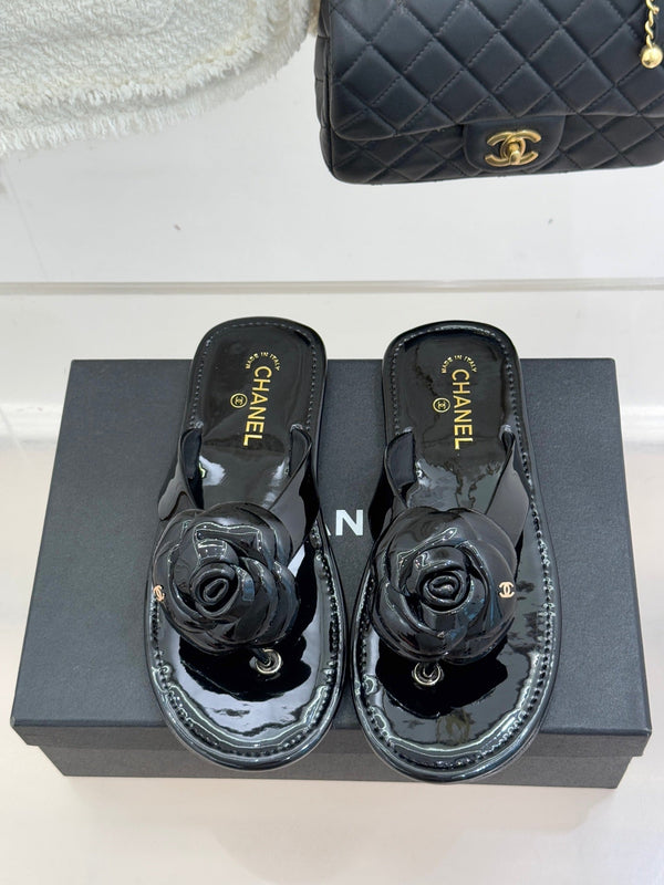 CC 26C Camélia Printemps Précoce Cuir Verni Noir