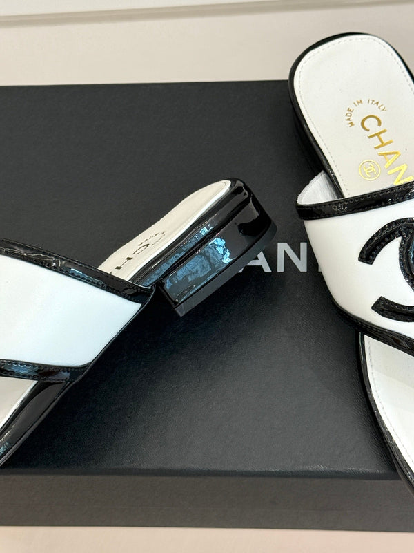 CC 26s Thong Sandal Black White Lambskin Patent Leather 917803