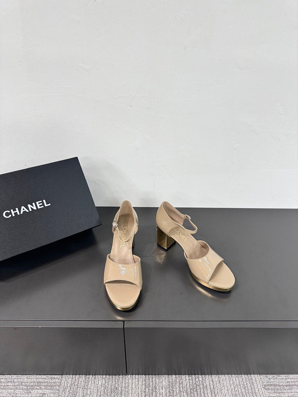 SANDALI CON TACCO A BLOCCO IN PELLE DI MONTONE BEIGE