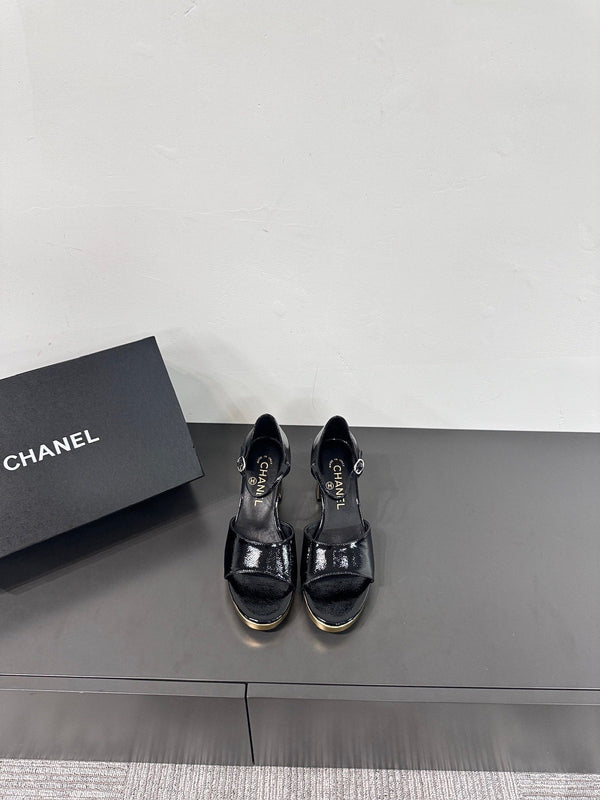 SANDALI CON TACCO A BLOCCO IN PELLE DI MONTONE NERA