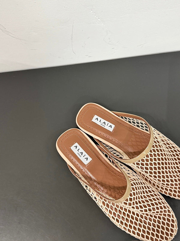MULES ALAIA FLAT IN RETE BEIGE