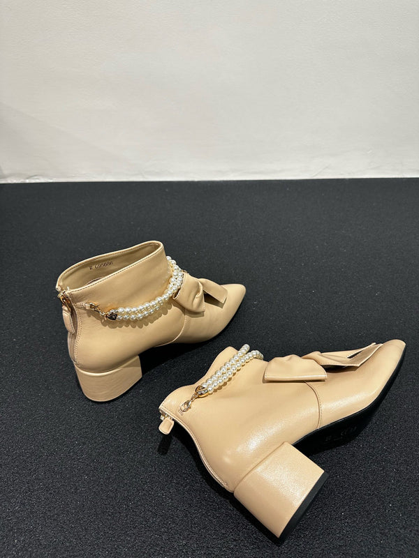 CC Ankle Boots Beige Bow Tie Cowhide