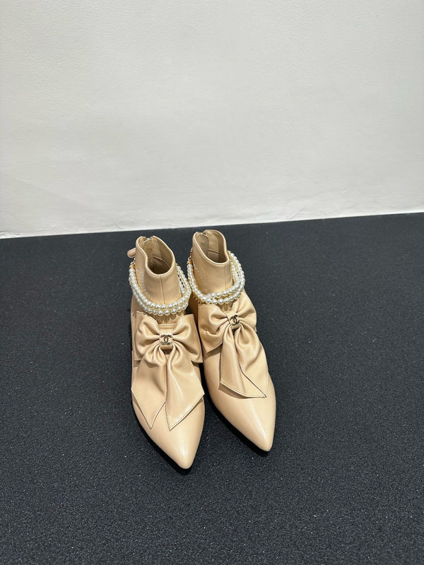 CC Ankle Boots Beige Bow Tie Cowhide