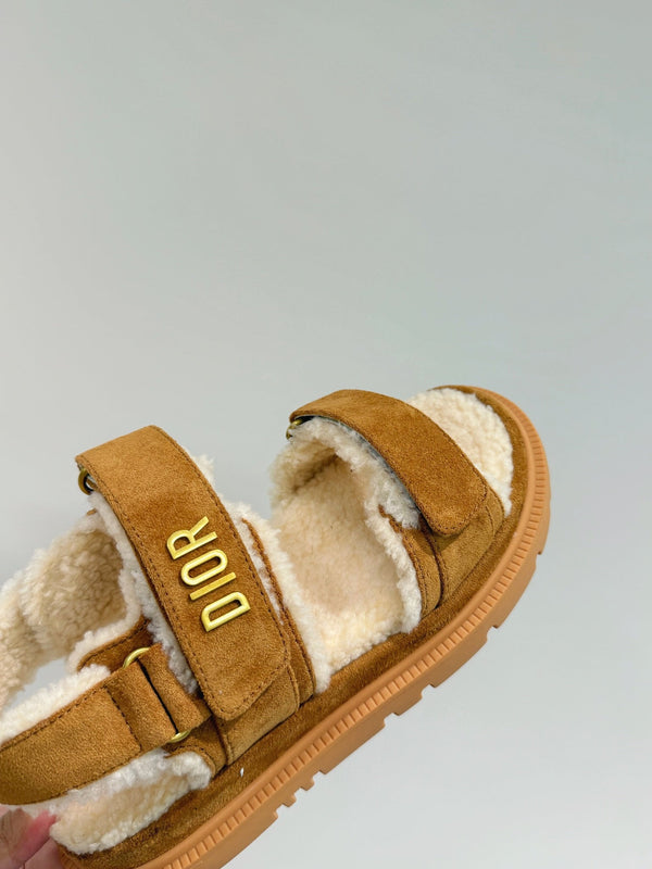 Dioract Sandal In Caramel Suede And Wool Fleece Lining 109871