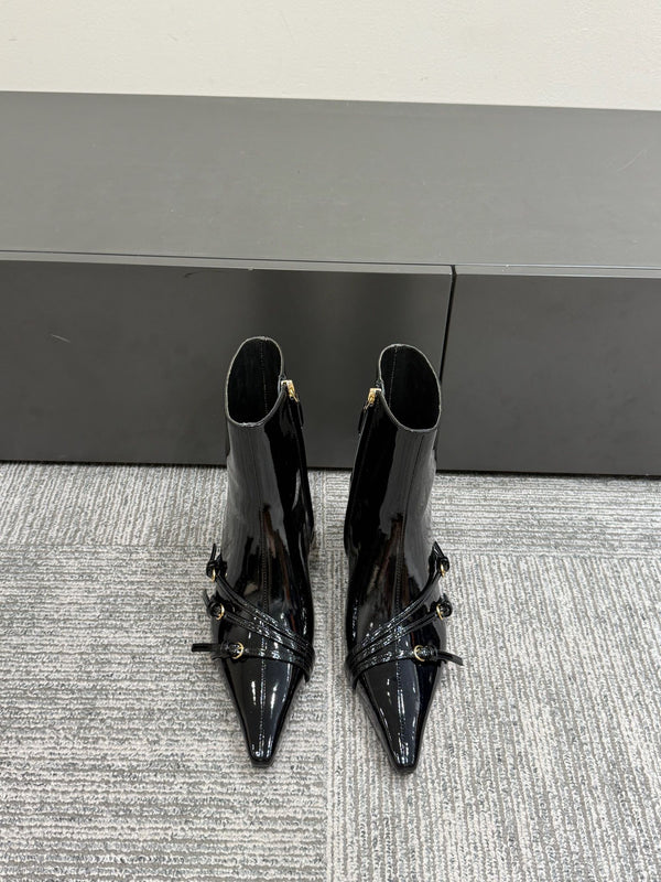 Miu short boots 40mm black patent leather 417985