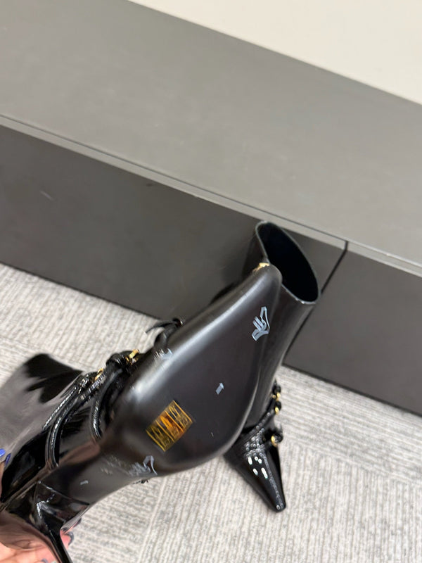 Miu short boots 90mm black patent leather 417986